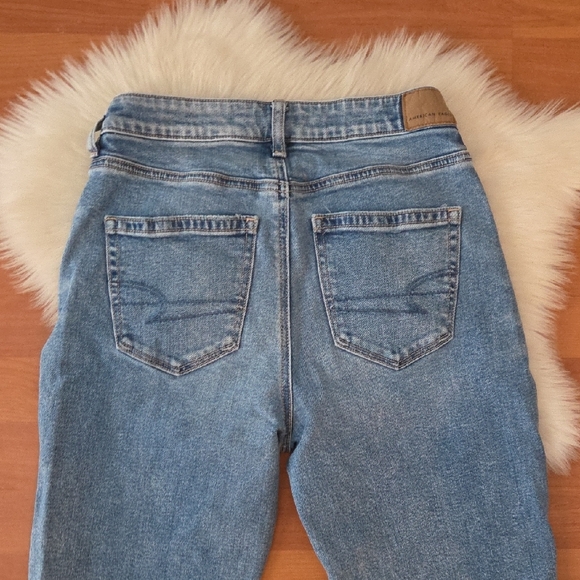 American Eagle Outfitters Strigid Mom Jean Distressed Straight Leg 4R - Picture 8 of 10